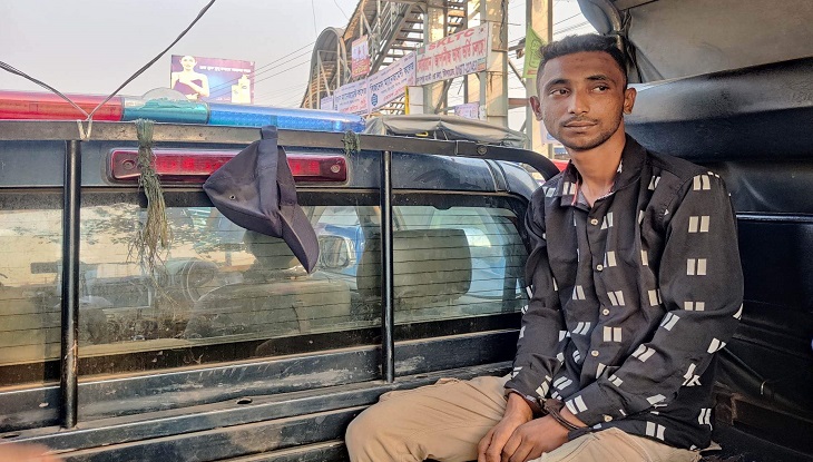 ঢাকা-চট্টগ্রাম মহাসড়কে ব্যাগ তল্লাশি করে মিলল গাঁজা