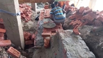 নিম্নমানের ইট দিয়ে চলছে ড্রেনের নির্মাণকাজ